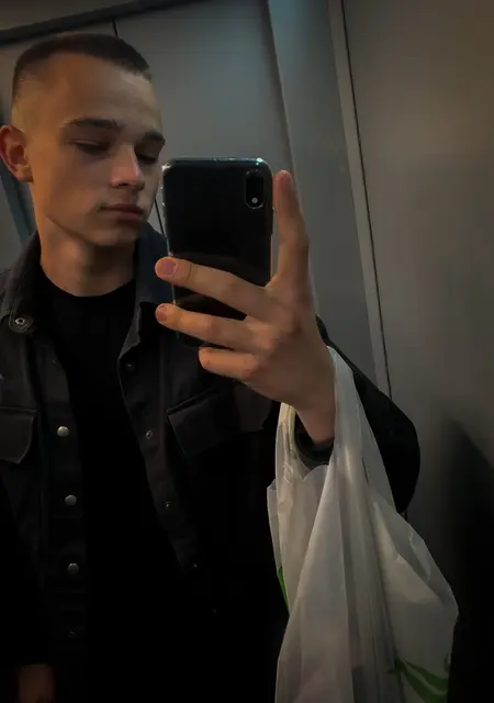 Я Евгений, 21, знакомлюсь без обязательств в Рязани