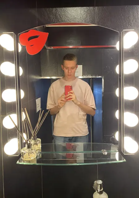 Константин из Братска, мне 23, познакомлюсь на одну ночь