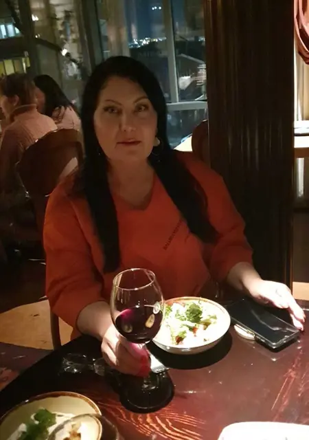 Я Нелли, 48, из Владивостока, ищу знакомства на одну ночь