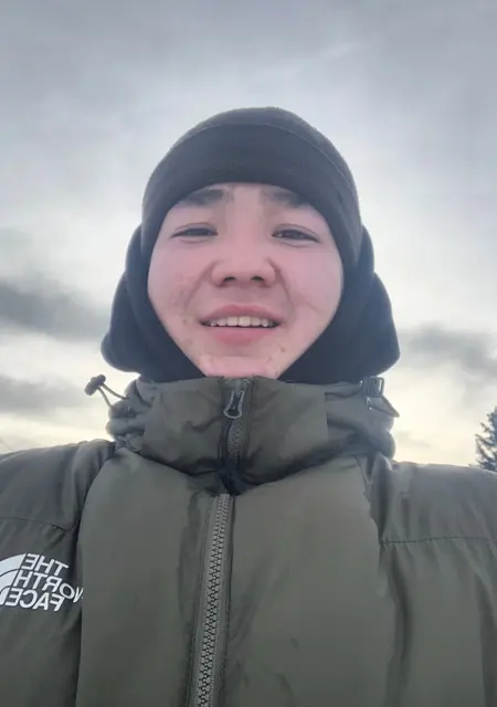 Я Антон, 20, из Кызыла, ищу знакомства на одну ночь