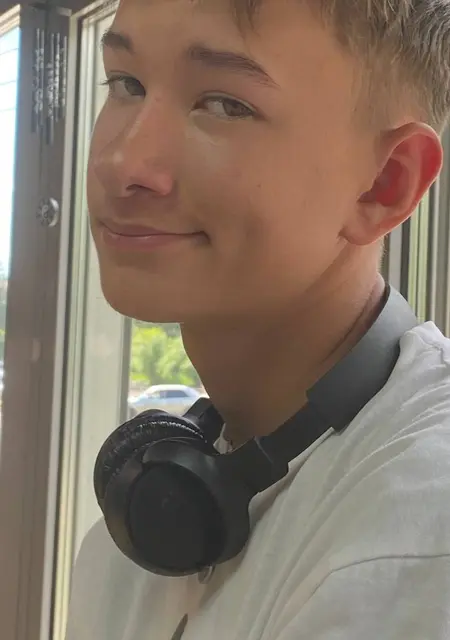 Митя из Шелехова, мне 20, познакомлюсь на одну ночь