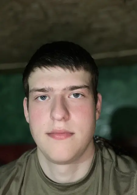 Андрей из Сургута, мне 20, познакомлюсь для открытые отношения