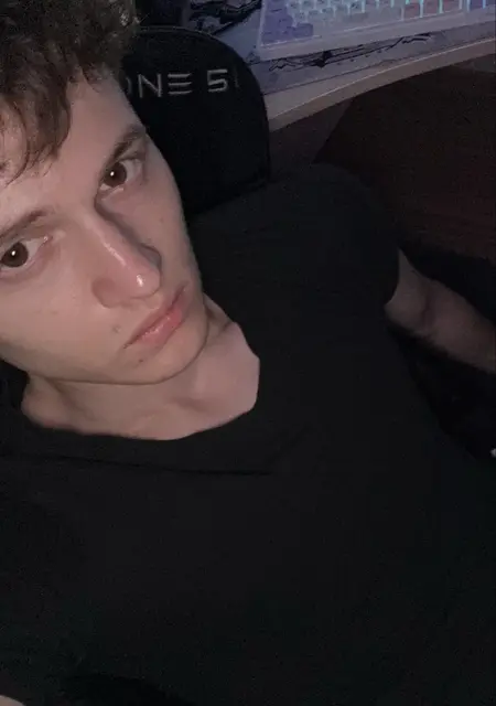 Я Ярослав, 19, знакомлюсь для вирта в Воронеже