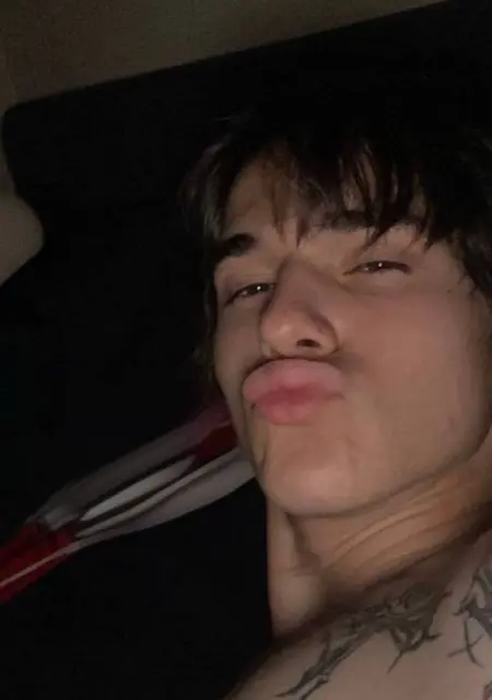 Илья из Санкт-Петербурга, ищу на сайте общение