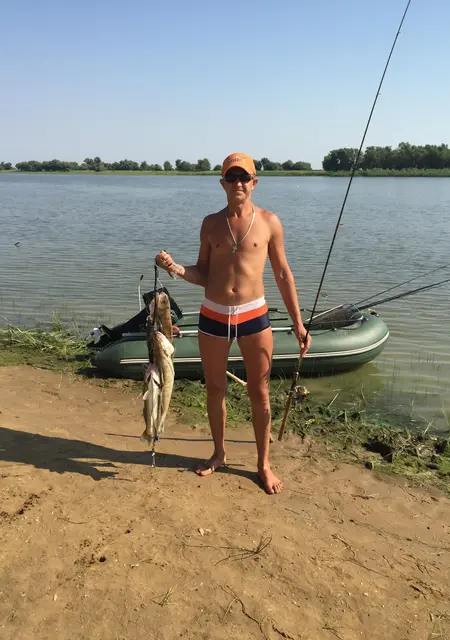 Андрей из Новомосковска, ищу на сайте знакомства без обязательств