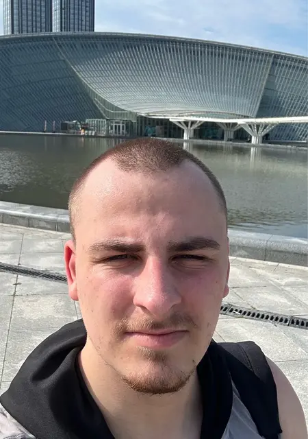 Я Стас, 21, из Славянска-на-Кубани, ищу знакомства без обязательств