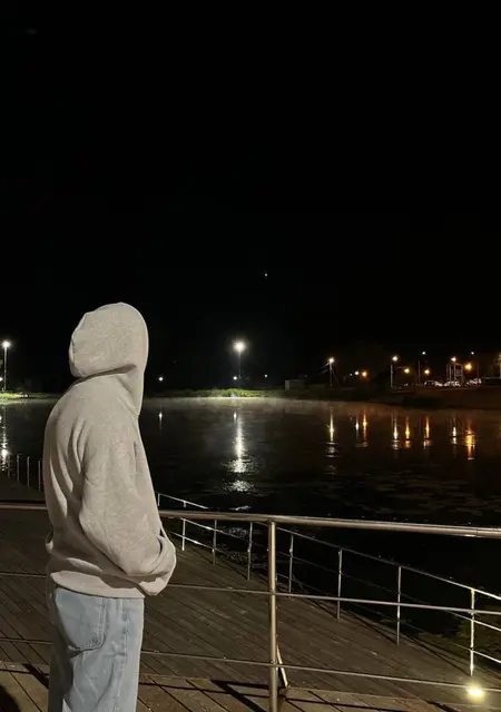 Я Артем, 21, из Санкт-Петербурга, ищу знакомства без обязательств