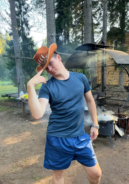 Я Илья, 23, из Глазова, ищу знакомства без обязательств