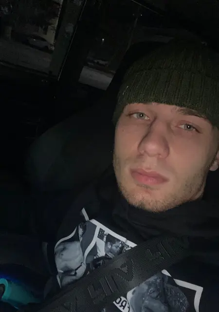 Я Артем, 23, знакомлюсь на одну ночь в Серове