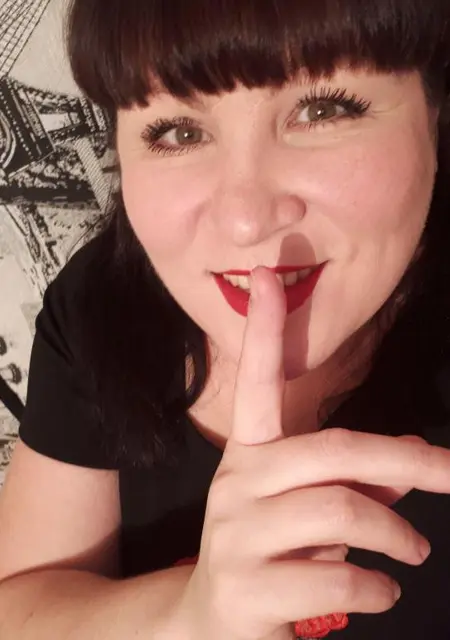 Эллочка из Челябинска, ищу на сайте знакомства без обязательств