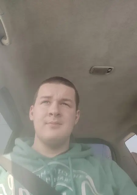 Я Тёма, 24, из Славянска-на-Кубани, ищу знакомства без обязательств