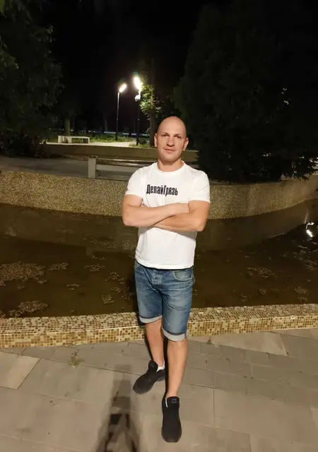 Олег из Ялты, мне 34, познакомлюсь для приятного времяпровождения