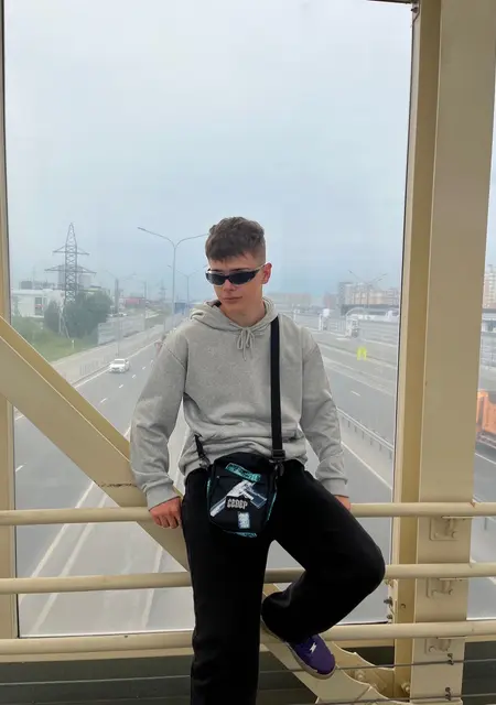 Я Никита, 19, знакомлюсь для общения в Новом Уренгое