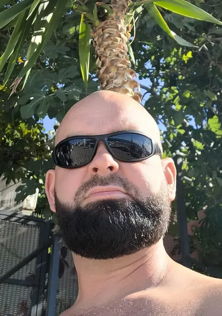 Я Александр, 42, из Ялты, ищу знакомство для приятного времяпровождения