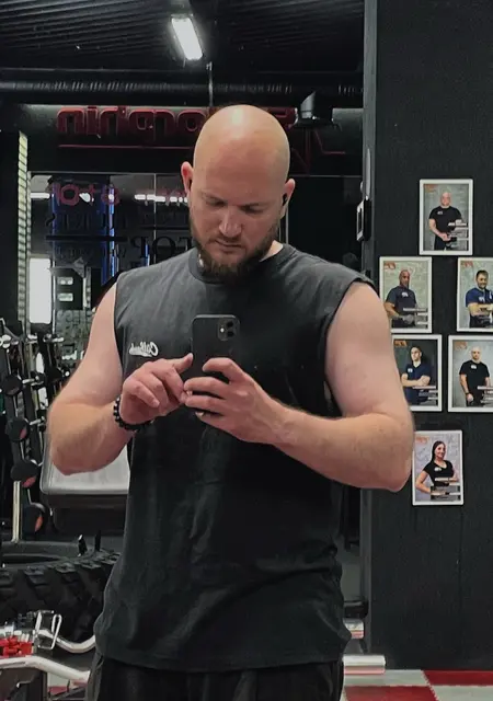 Artem из Белгорода, мне 31, познакомлюсь для приятного времяпровождения