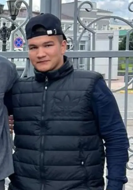 Я Тимур, 18, из Геленджика, ищу знакомства на одну ночь