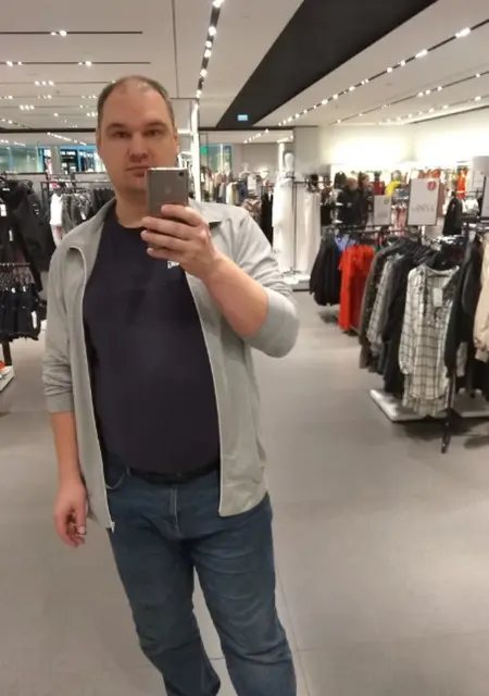 Миха из Воскресенска, мне 43, познакомлюсь для дружбы