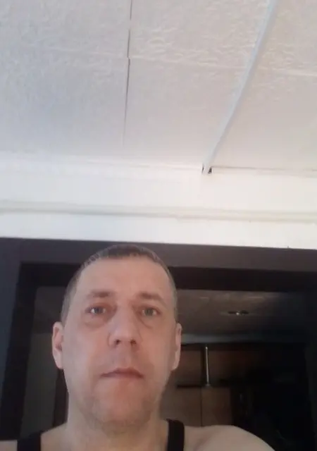 Константин из Дегтярска, мне 40, познакомлюсь без обязательств