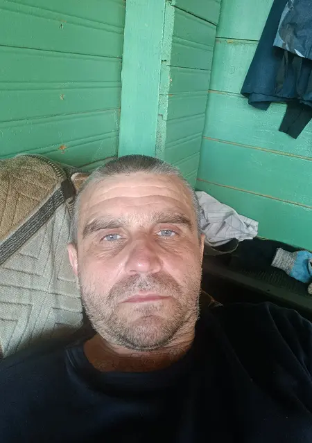 Я Алексей, 41, из Боровичей, ищу знакомства без обязательств