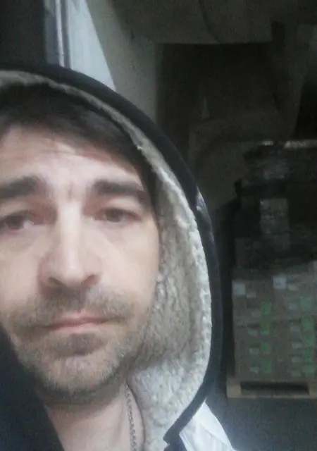 Я Игорь, 41, знакомлюсь без обязательств в Калуге