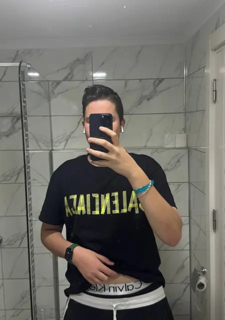 Я Алексей, 18, знакомлюсь для вирта в Великом Новгороде