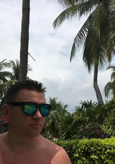 Я Олег, 50, из Воронежа, ищу знакомства без обязательств