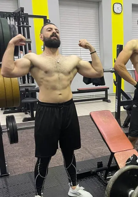 Nader из Майкопа, мне 31, познакомлюсь для вирта