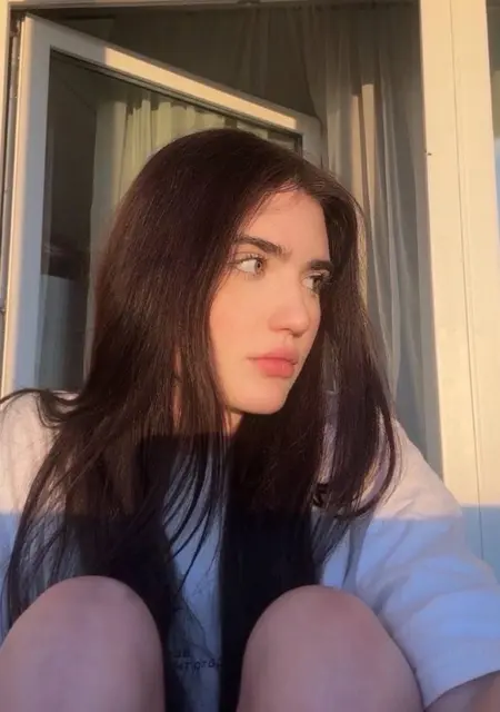 Я Елизавета, 19, из Челябинска, ищу знакомства без обязательств