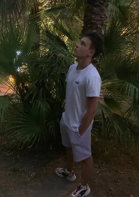 Я Максим, 21, из Липецка, ищу знакомство для постоянных отношений