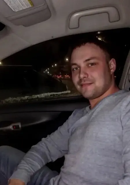 Дима из Кирова, ищу на сайте знакомства на одну ночь