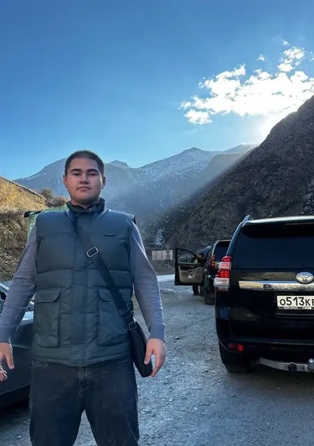 Я Арман, 19, из Челябинска, ищу знакомство для открытые отношения