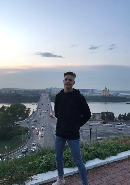 Я Миша, 21, из Нижнего Новгорода, ищу знакомства без обязательств