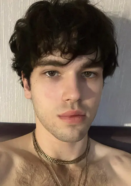 Я Егор, 21, из Геленджика, ищу знакомство для совместных путешествий