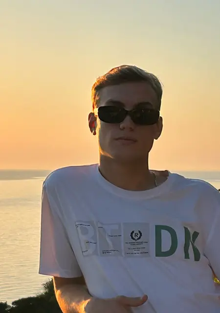 Александр из Новороссийска, мне 20, познакомлюсь на одну ночь