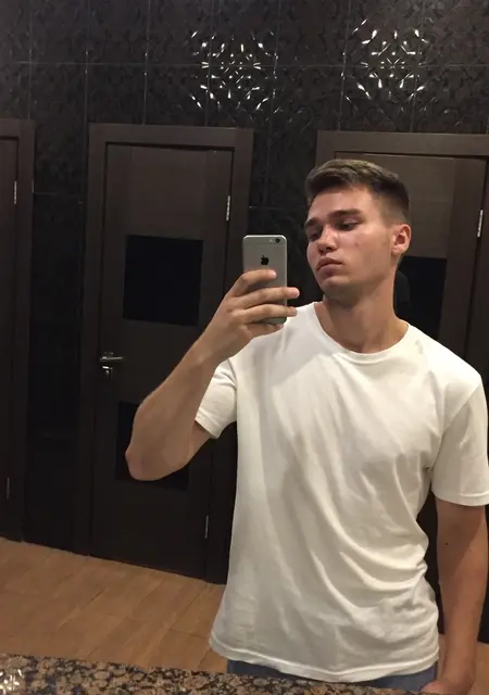 Никита из Москвы, мне 21, познакомлюсь без обязательств