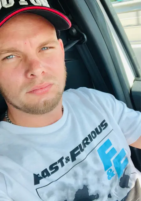 Александр из Бердянска, ищу на сайте знакомства на одну ночь