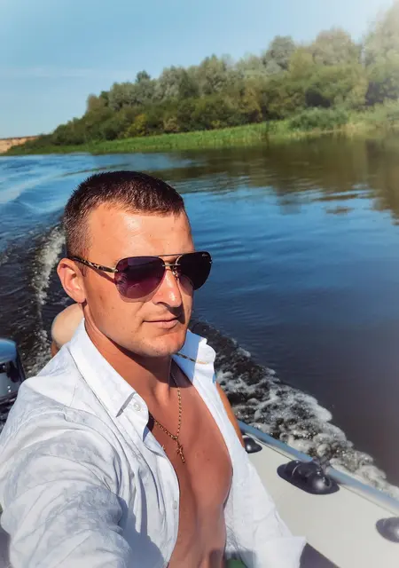 Илья из Гродно, мне 33, познакомлюсь для приятного времяпровождения