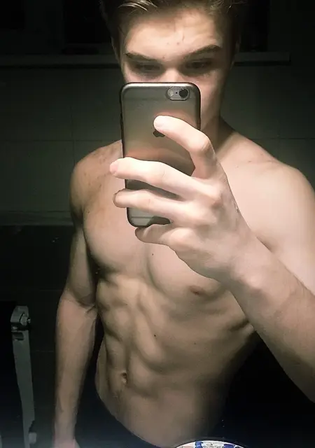 Я Denis, 22, из Дмитрова, ищу знакомство