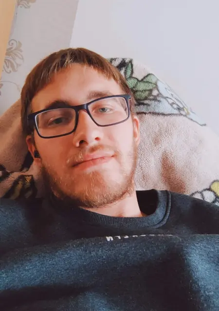 Я Александр, 27, из Миасса, ищу знакомства без обязательств