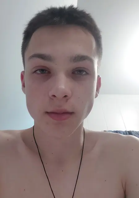 Я Гриша, 18, из Воронежа, ищу знакомства без обязательств