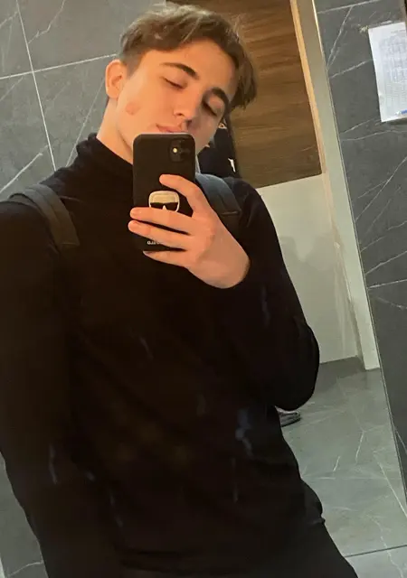 Я Миша, 21, из Тюмени, ищу знакомство для вирта