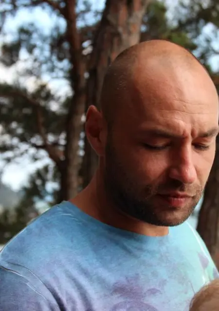 Макс из Геленджика, ищу на сайте знакомства на одну ночь