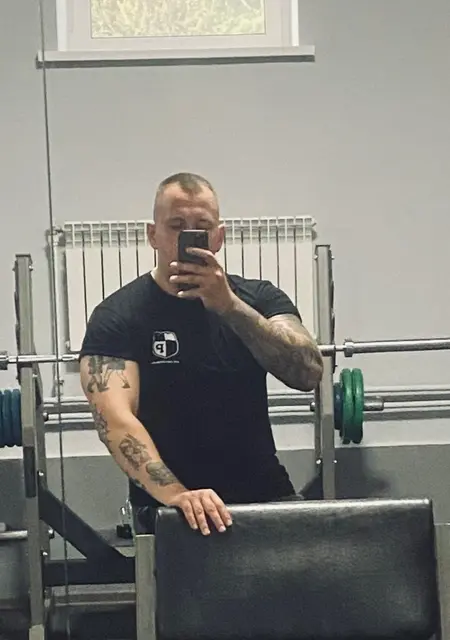 Никита из Брянска, мне 30, познакомлюсь на одну ночь