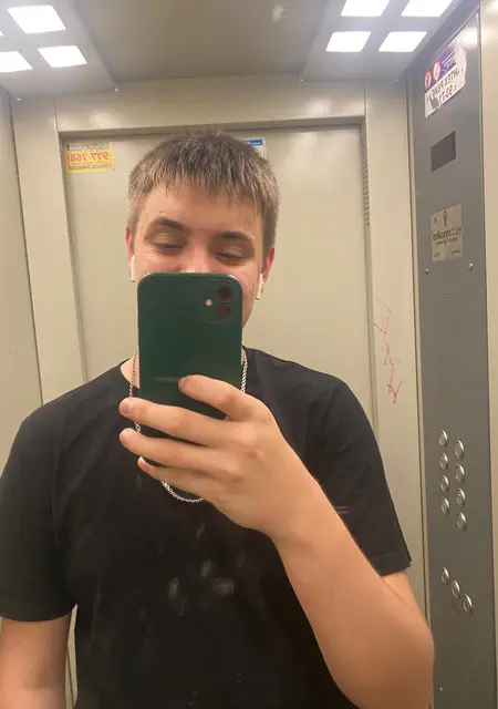 Максим из Томска, мне 21, познакомлюсь на одну ночь