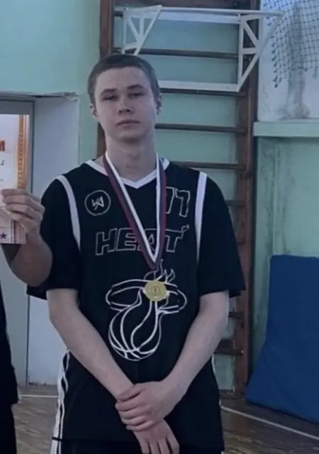 Я Александр, 20, из Санкт-Петербурга, ищу знакомства без обязательств