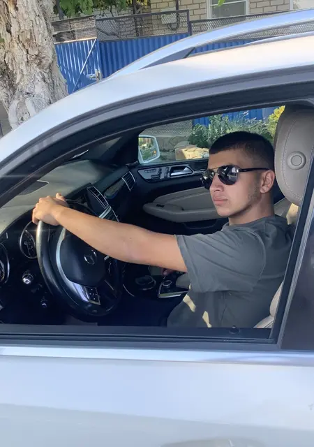 Я Акоп, 18, из Анапы, ищу знакомство для постоянных отношений