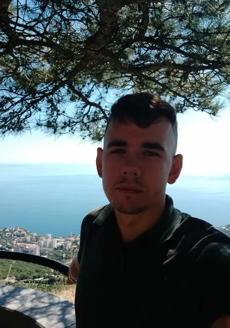 Я Роман, 29, из Ялты, ищу знакомства без обязательств