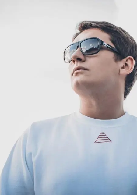 Максим из Тихвина, мне 33, познакомлюсь для вирта