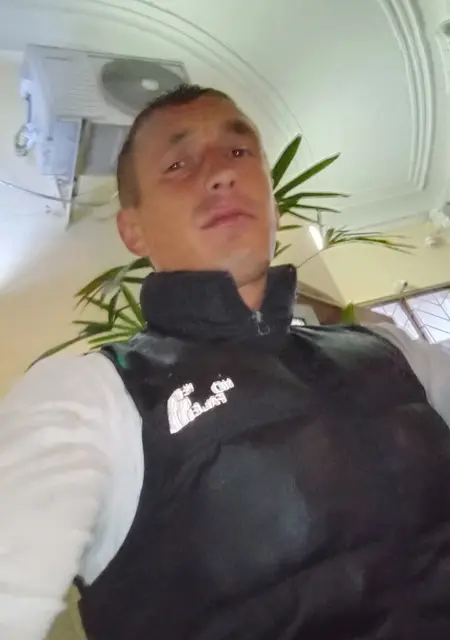 Я Костя, 28, из Воронежа, ищу знакомства на одну ночь