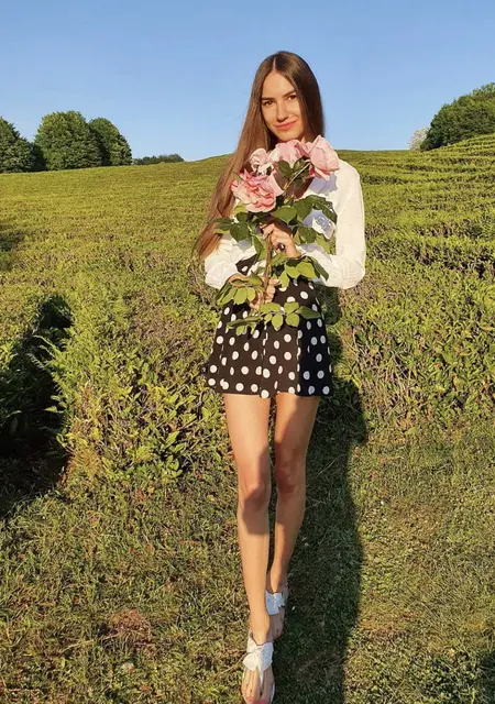 Я Ангелина, 25, из Саратова, ищу знакомство для приятного времяпровождения